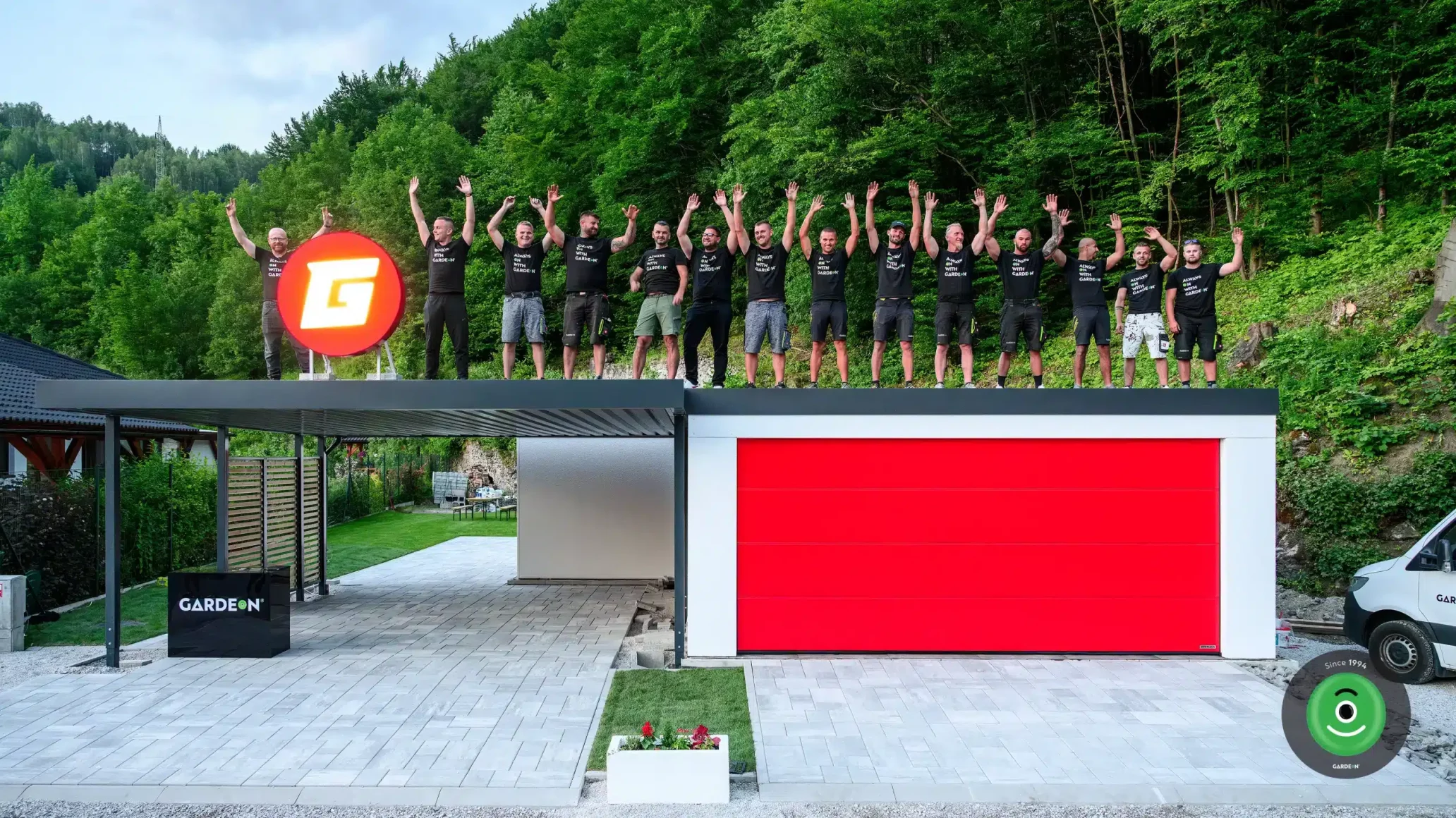 Montážnici s Rasťom Chválom po úspešnej montáži pre Garáž TV pri Banskej Bystrici