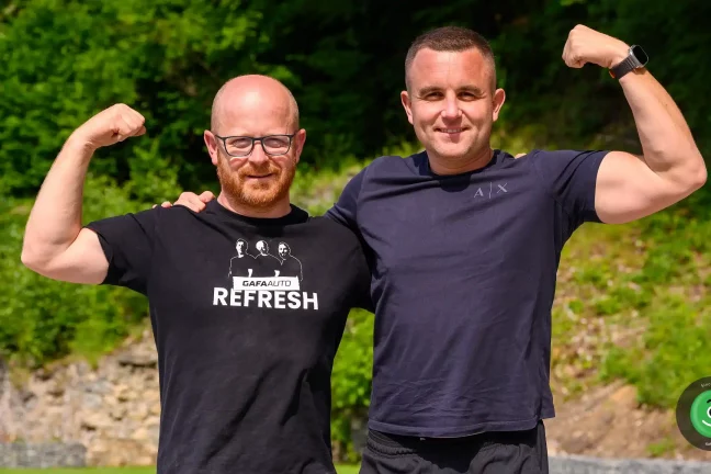 Rasťo Chvála a Marek Choleva pred výstavbou garáže pre Garáž TV