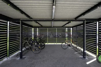 GARDEON pergola pre bicykle vo firme vnútri