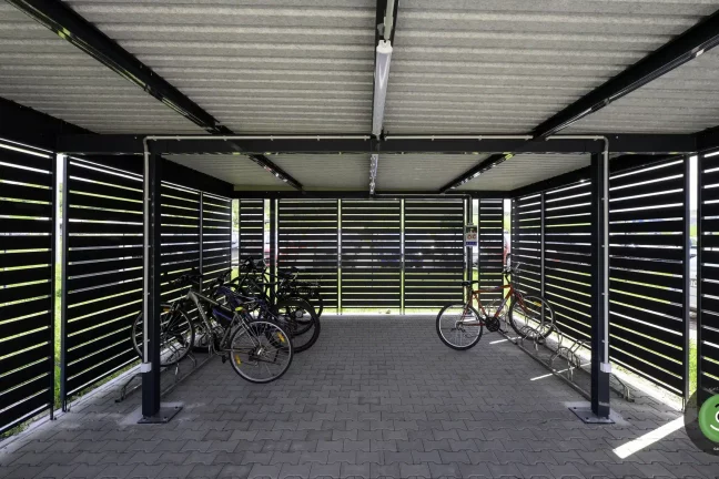 GARDEON pergola pre bicykle vo firme vnútri
