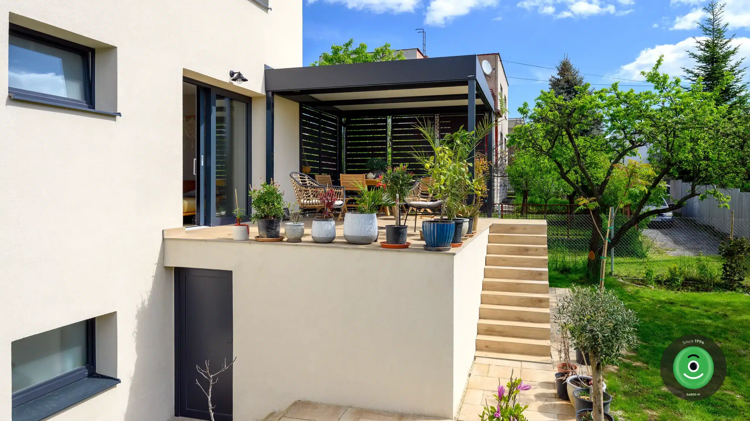 GARDEON vyvýšená pergola na posedenie