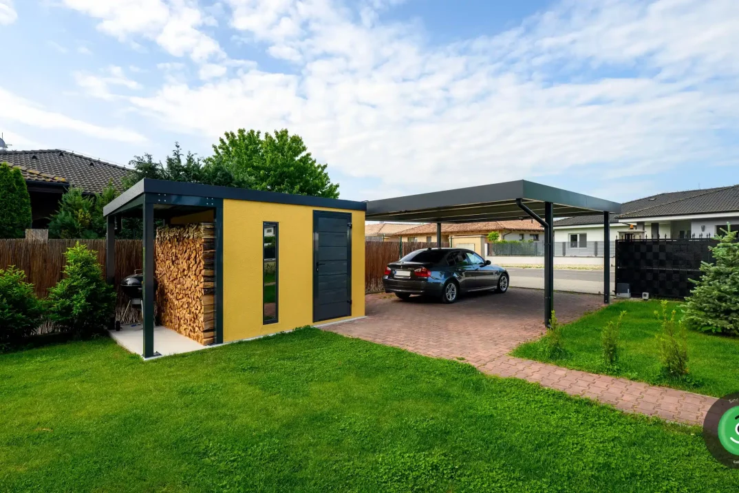 GARDEON žltý záhradný domček s prístreškom na drevo a prístreškom pre dve autá