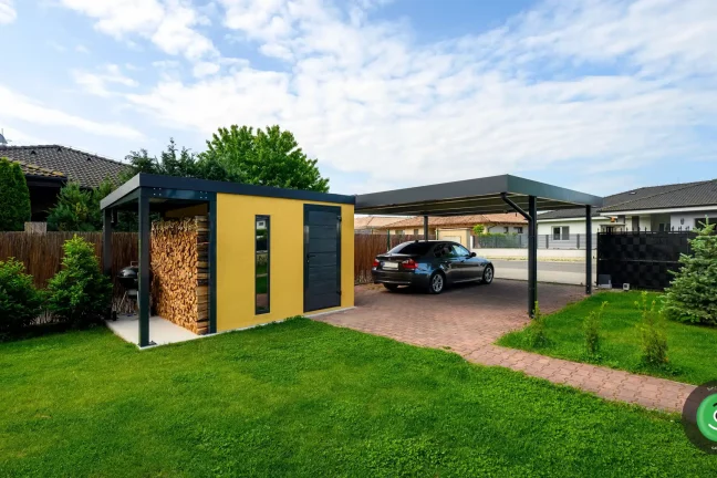 GARDEON žltý záhradný domček s prístreškom na drevo a prístreškom pre dve autá