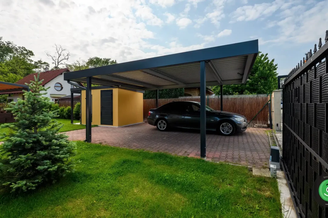 GARDEON žltý záhradný domček s prístreškom na drevo a prístreškom pre dve autá 2