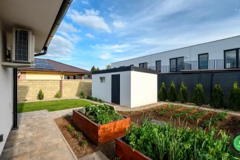 GARDEON záhradný dočmek s pultovou strechou v záhrade