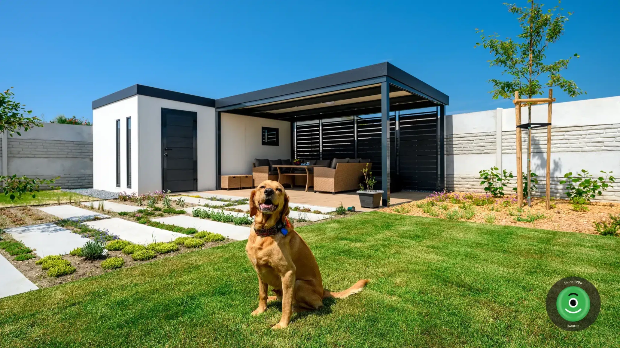 GARDEON domček pes v záhrade