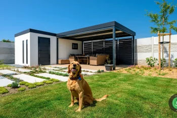 GARDEON domček pes v záhrade