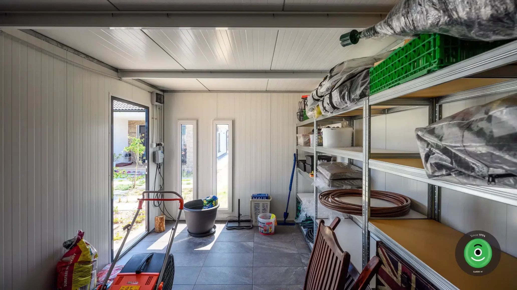 GARDEON záhradný domček s prístreškom na posedenie interiér