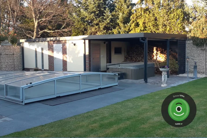 Fotky od zákazníka - záhradný domček s prístreškom pri bazéne