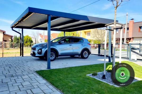 Záhradný domček s prístreškom pre drevo a prístrešok pre auto v okrese Nové Mesto nad Váhom