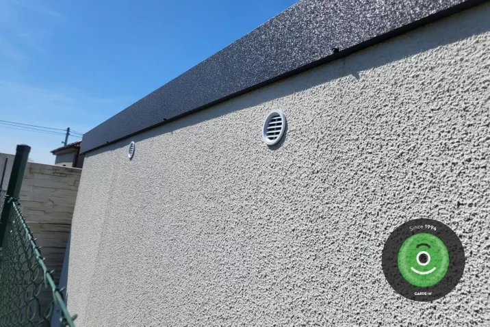 Vetracie otvory v záhradnom domčeku