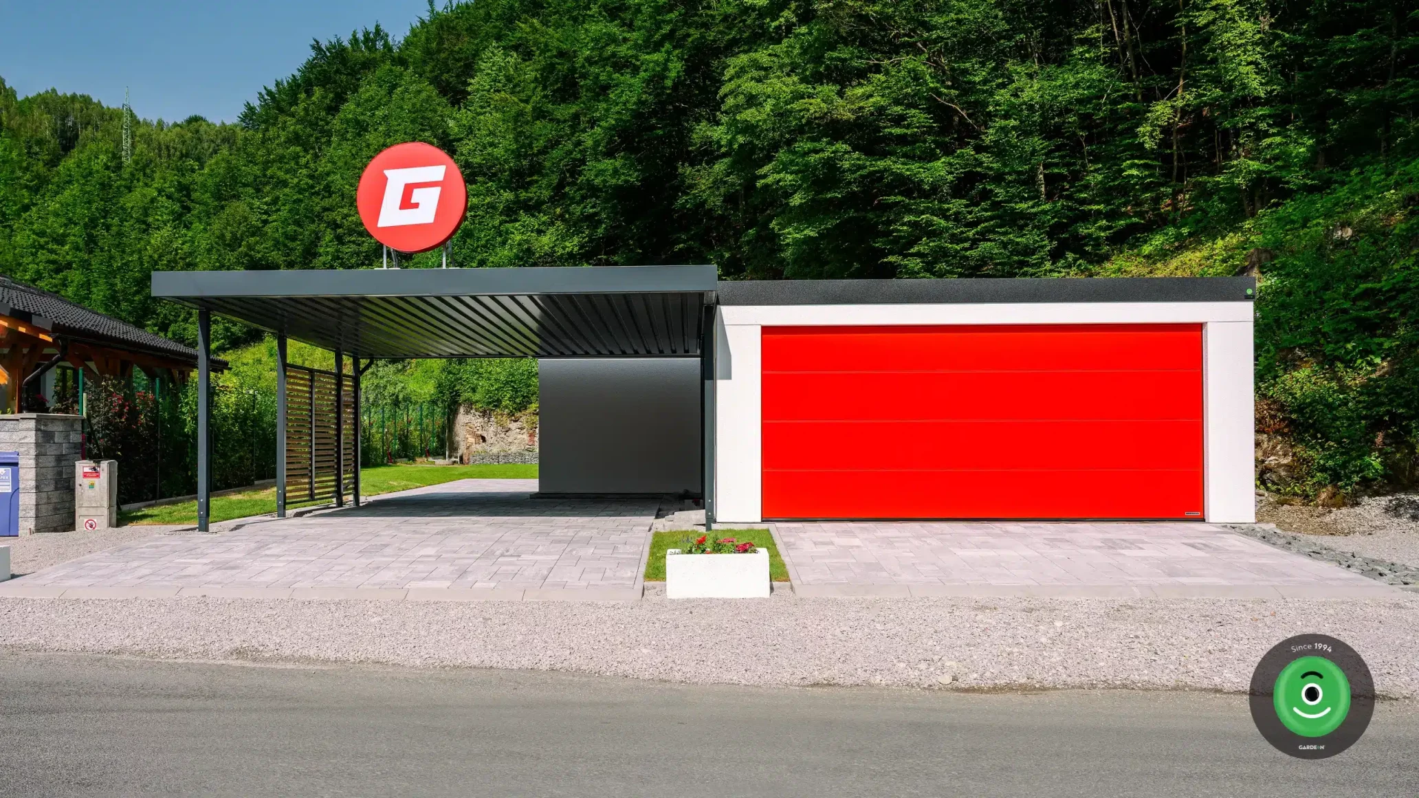 Garáž, kancelárske priesotory a prístrešok pre Garáž.TV