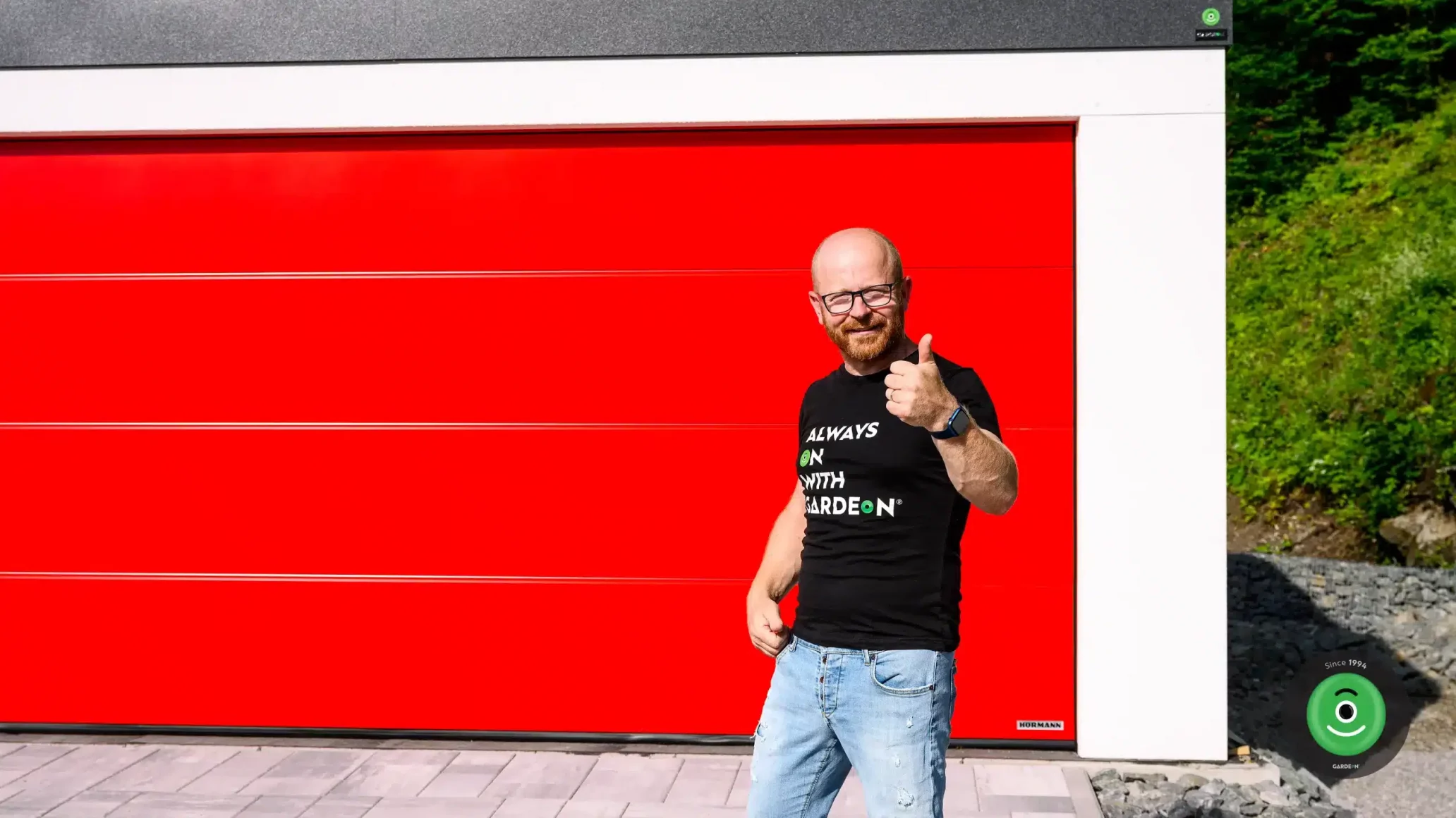 Rasťo Chvála z Garáž.TV pred svojou novou garážou