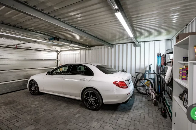 Detail na vnútro GARDEON garáže so širokou bránou