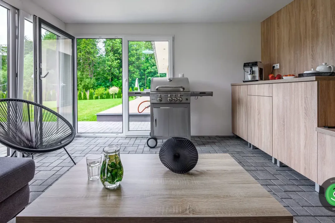 Detail na vnútro záhradného domčeka od firmy GARDEON.