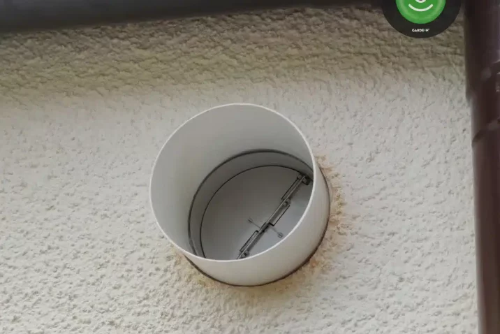 Vetrací otvor v stavbe