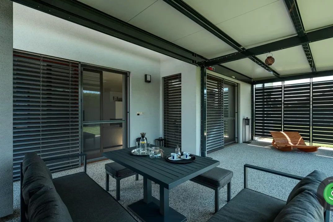 Pergola postavená na mieru s detailom na vnútro.