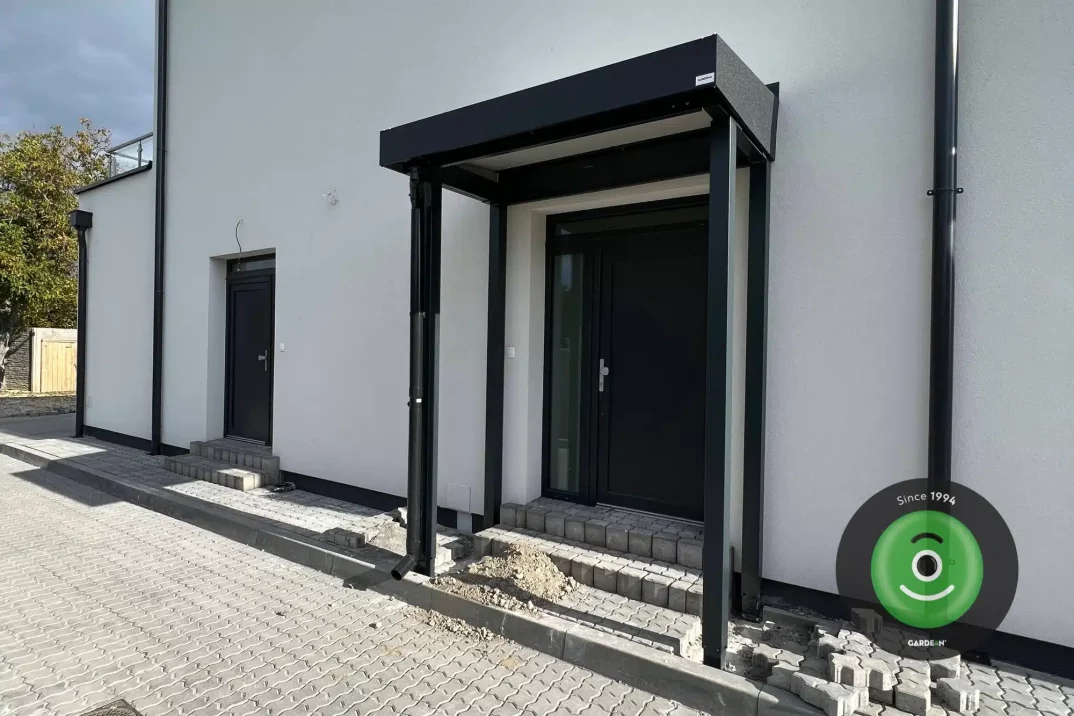 Prístrešok nad vchod do domu