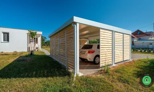 Prístrešok GARDEON pre dve autá s hnedou drevenou výplňou.