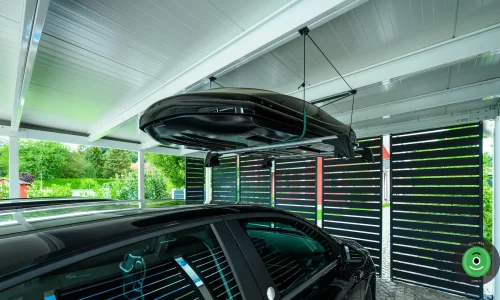 Detail na závesný systém na streche prístrešku