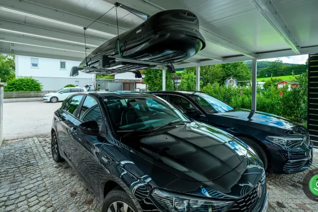 Detail na kovovú výplň v GARDEON prístrešku