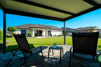 Posedenie na oddych v Gardeon pergole