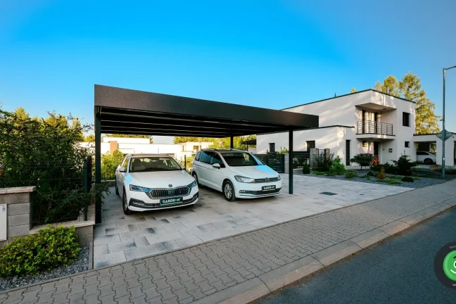 Dve biele autá pod Gardeon prístreškom