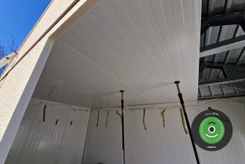 Strop záhradného domčeka so sedlovou strechou