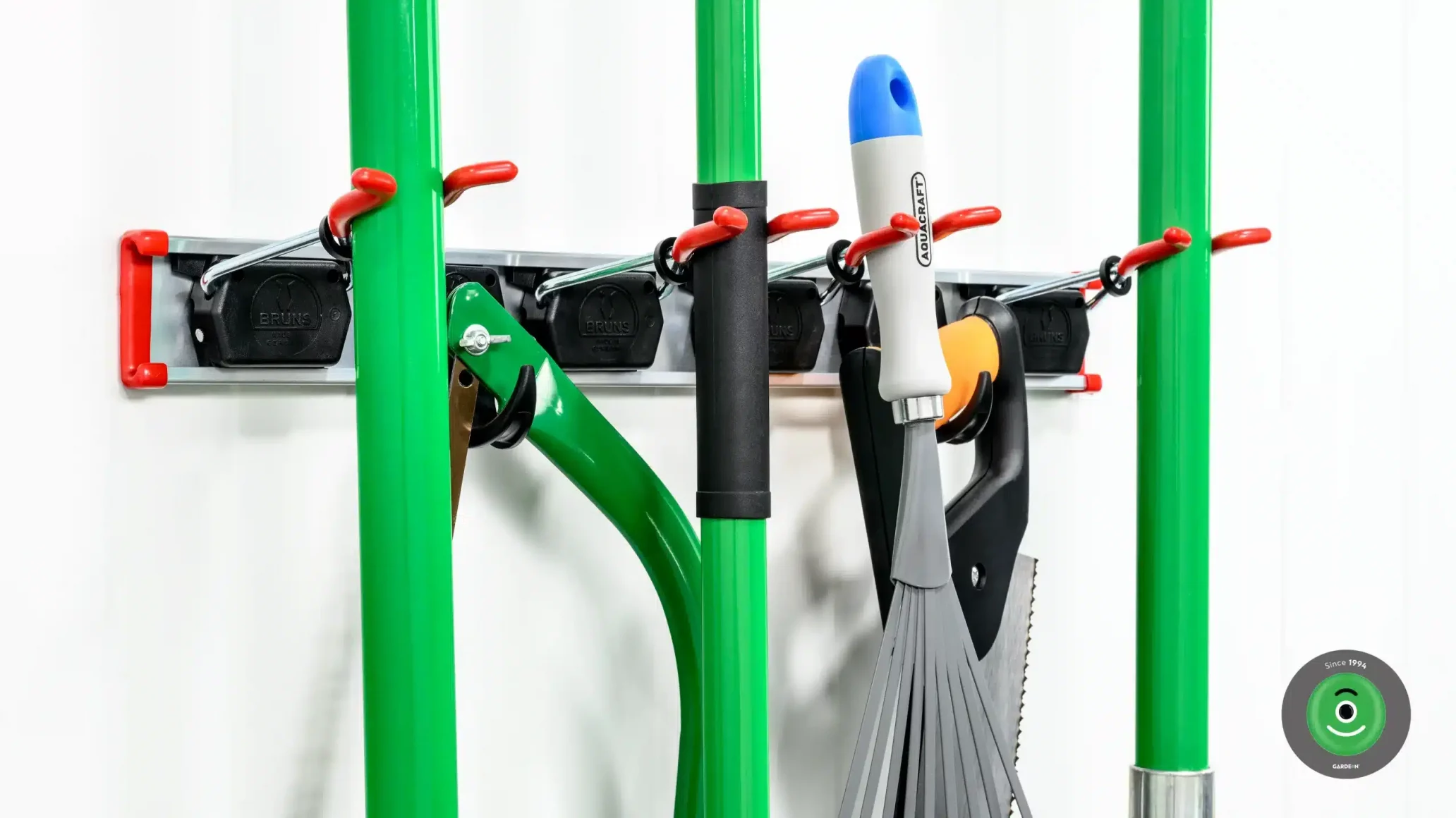 Závesný systém na náradie v stene | 4 držiaky + 2 háky