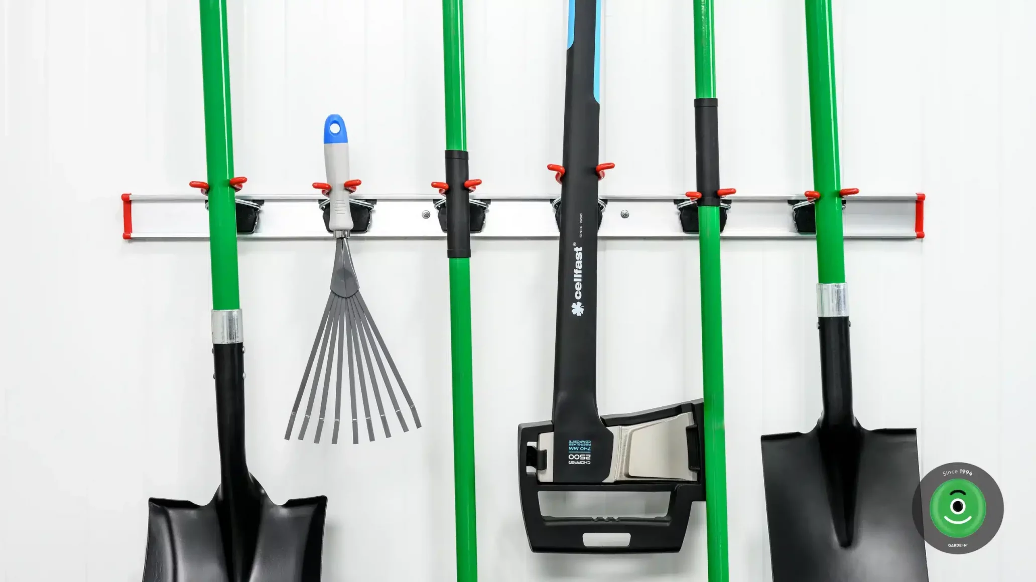 Závesný systém na náradie v stene | 6 držiakov