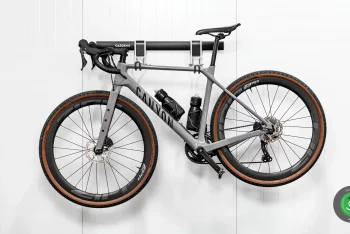 Závesný systém na bicykel GARDEON primontovaný v izolovanej stene Gardeon Thermopanel 50