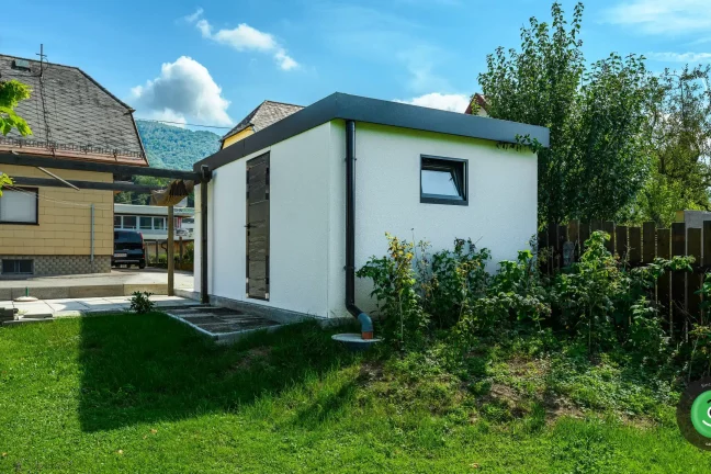 GARDEON garáž vedľa veľkého rodinného domu