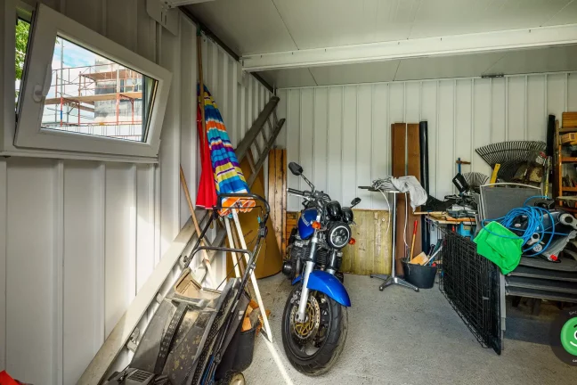 Záhradný domček slúžiaci na odkladanie záhradných veci