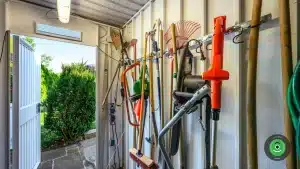 Závesné systémy využité v záhradnom domčeku