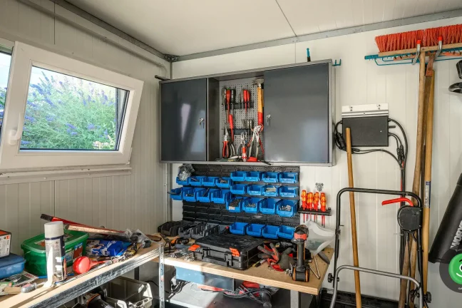 Kutilský ponk v GARDEON záhradnom domčeku