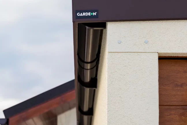 Detail na atiku a odkvap na garáži GARDEON