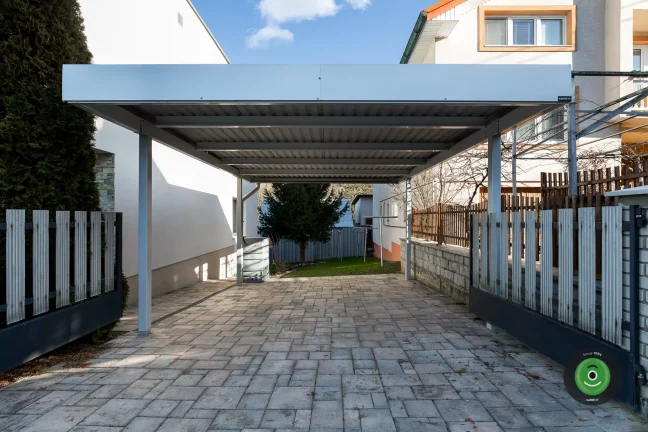 Prístrešok GARDEON pre 1 auto v bielej farbe