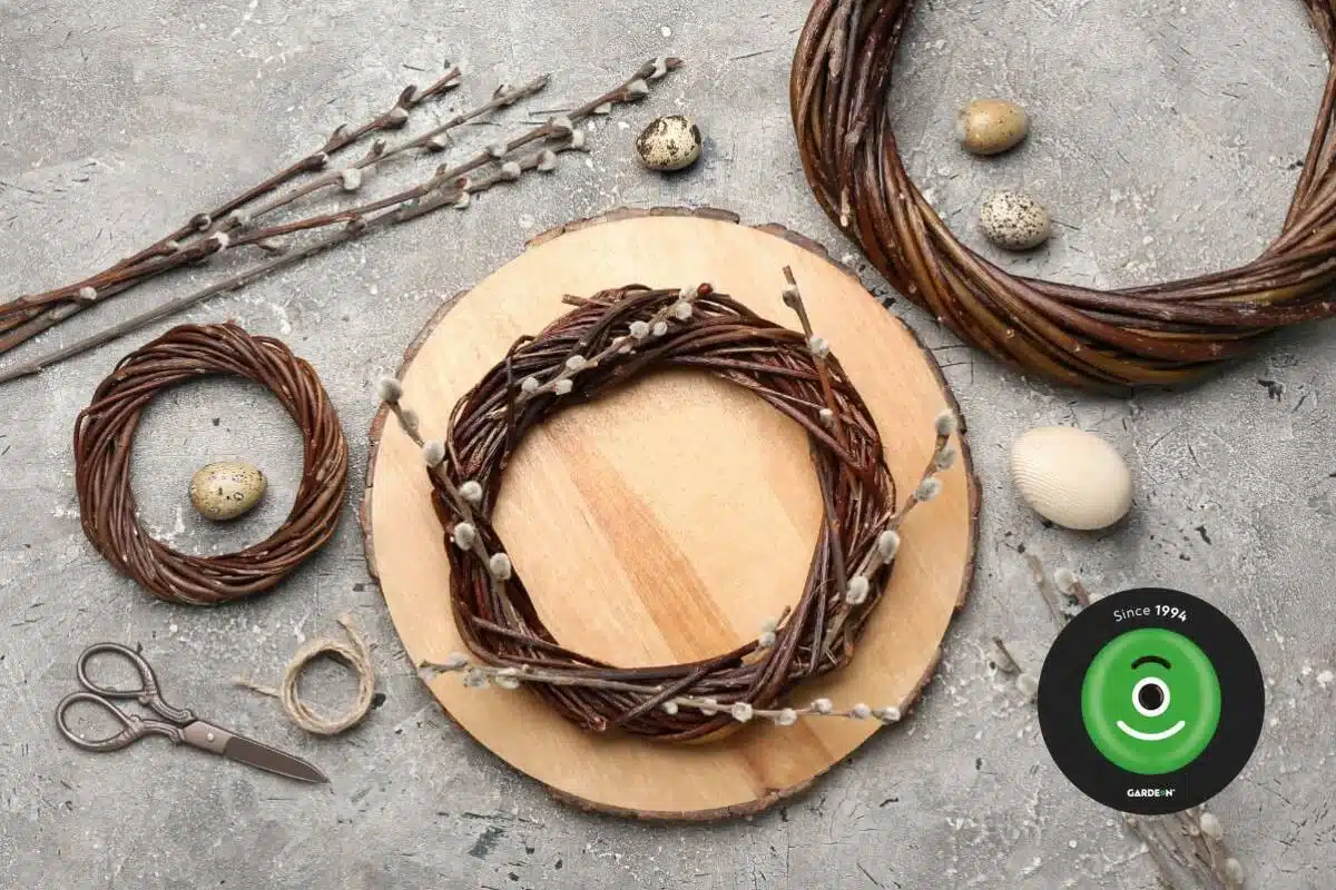 Pr&uacute;ten&yacute; veniec ozdoben&yacute; bahniatkami.