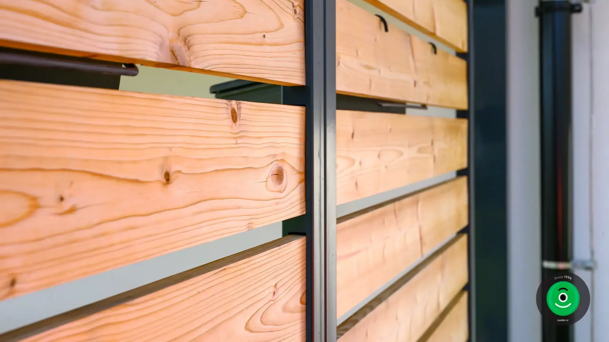 Detail na drevenú výplň GARDEON pergoly