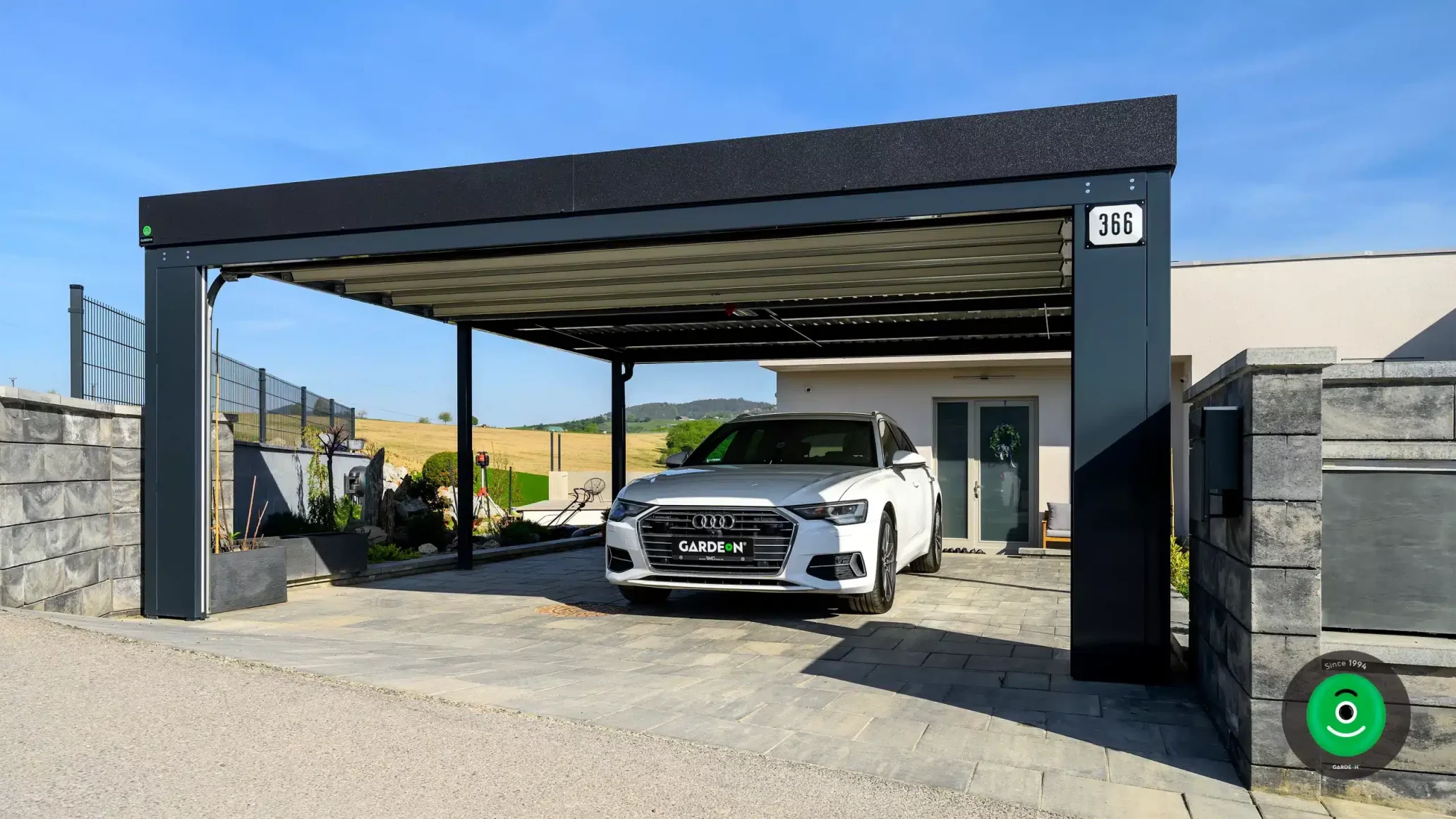 Sekcionálna brána na GARDEON prístrešku