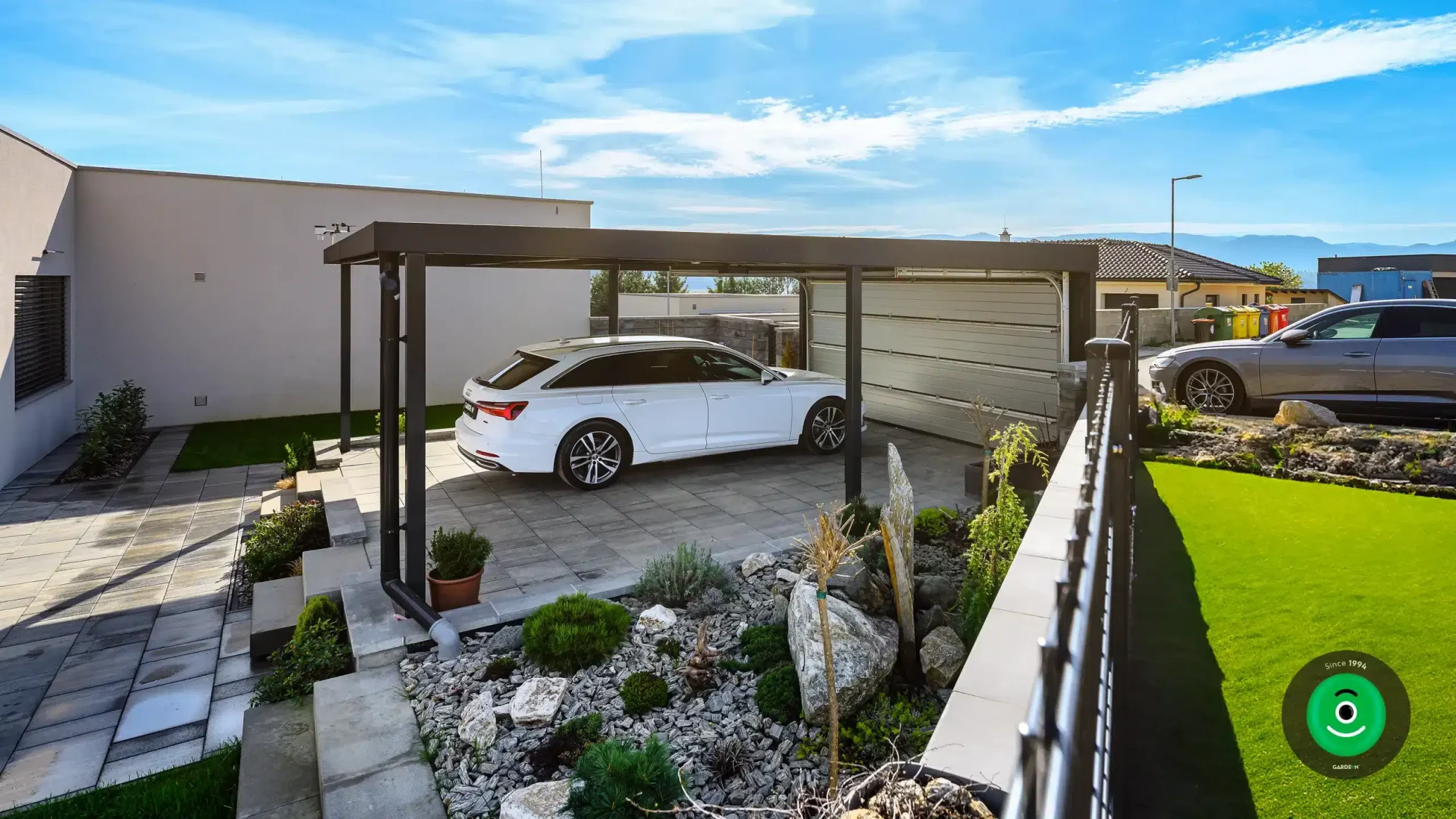 Prístrešok GARDEON pri rodinnom dome