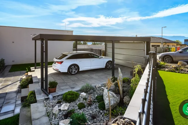 Prístrešok GARDEON pri rodinnom dome