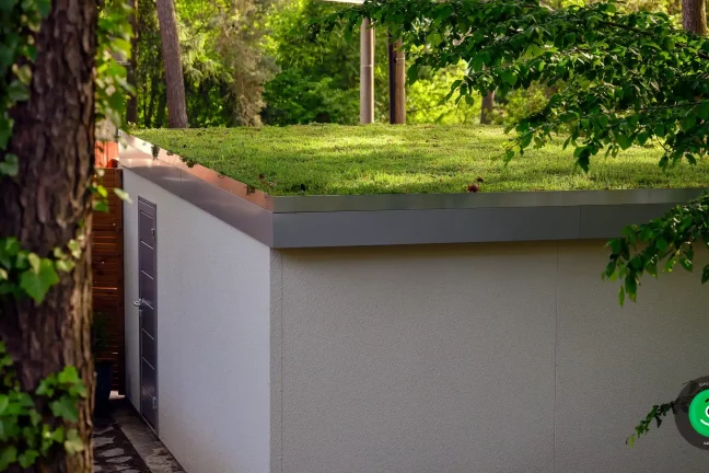 Detailná fotografia na zelenú strechu na gardeon garáži-2