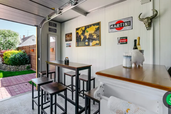 Príjemné posedenie v gardeon garáži