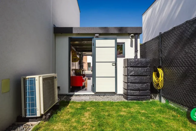 Zadné dvere na gardeon garáži pre jedno auto