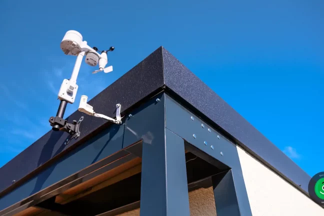 Meteo stanica nainštalovaná na gardeon záhradnom domčeku