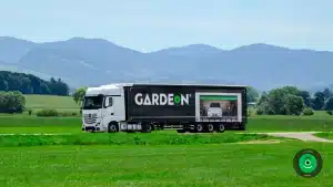 Kami&oacute;n s n&aacute;pisom Gardeon a obr&aacute;zkom gar&aacute;že.