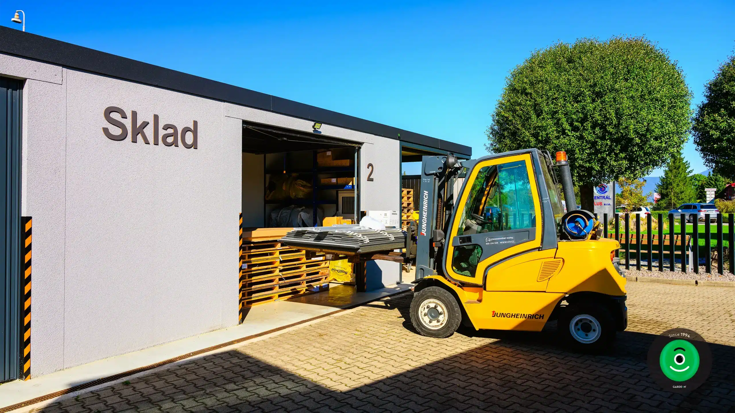 garáže pretvorené na skladové priestory