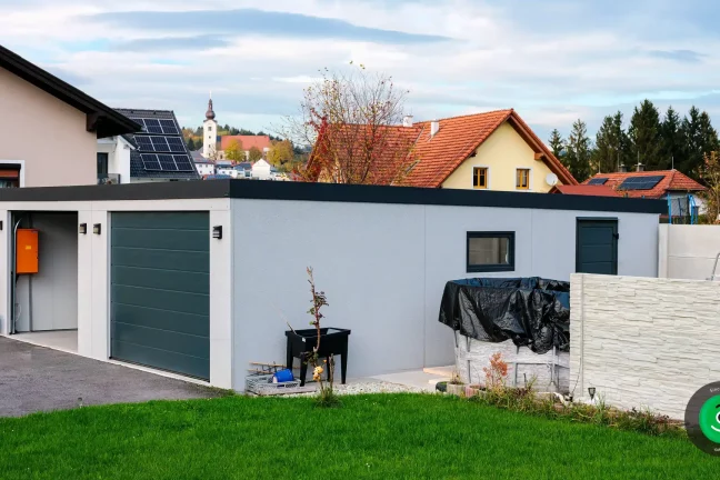 dve garáže pri rodnnom domčeku