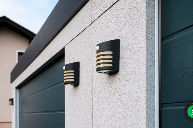 detailná fotografia na svetlá na garáži